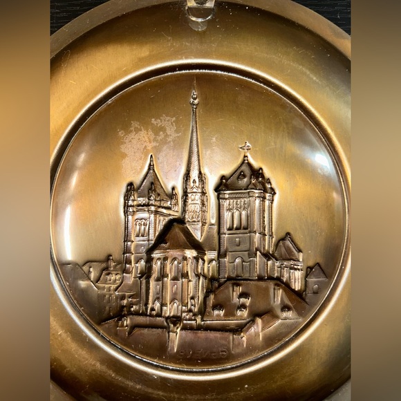 VINTAGE RARE SIGG SWITZERLAND BRONZE WALL HANGING PLATE GENEVE 7.5” - Picture 4 of 5